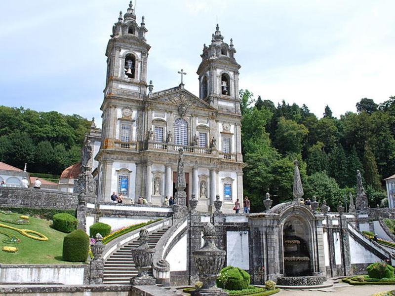 Lado esquerdo Braga Exterior foto